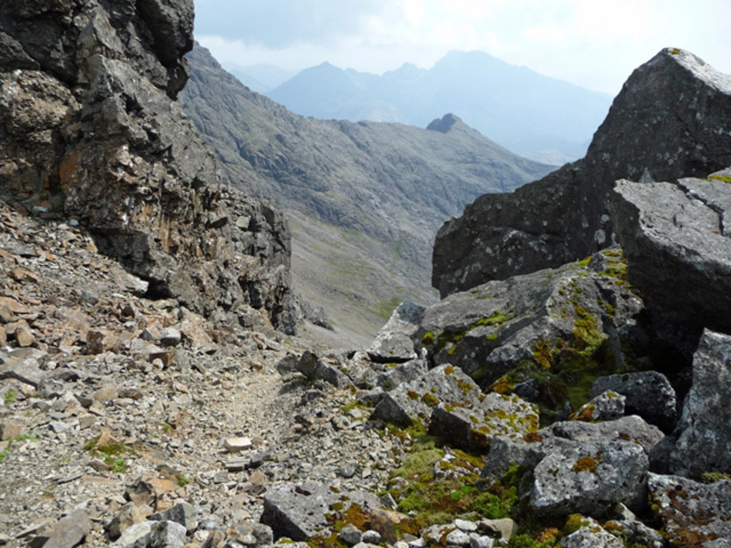 An image depicting the trail Fionn Choire - Bealach nan Lice and Sgurr a'Fionn Choire Walk and its surrounding area.