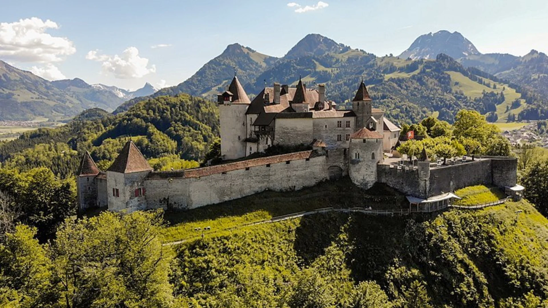 An image depicting the trail Fribourg en diagonale and its surrounding area.