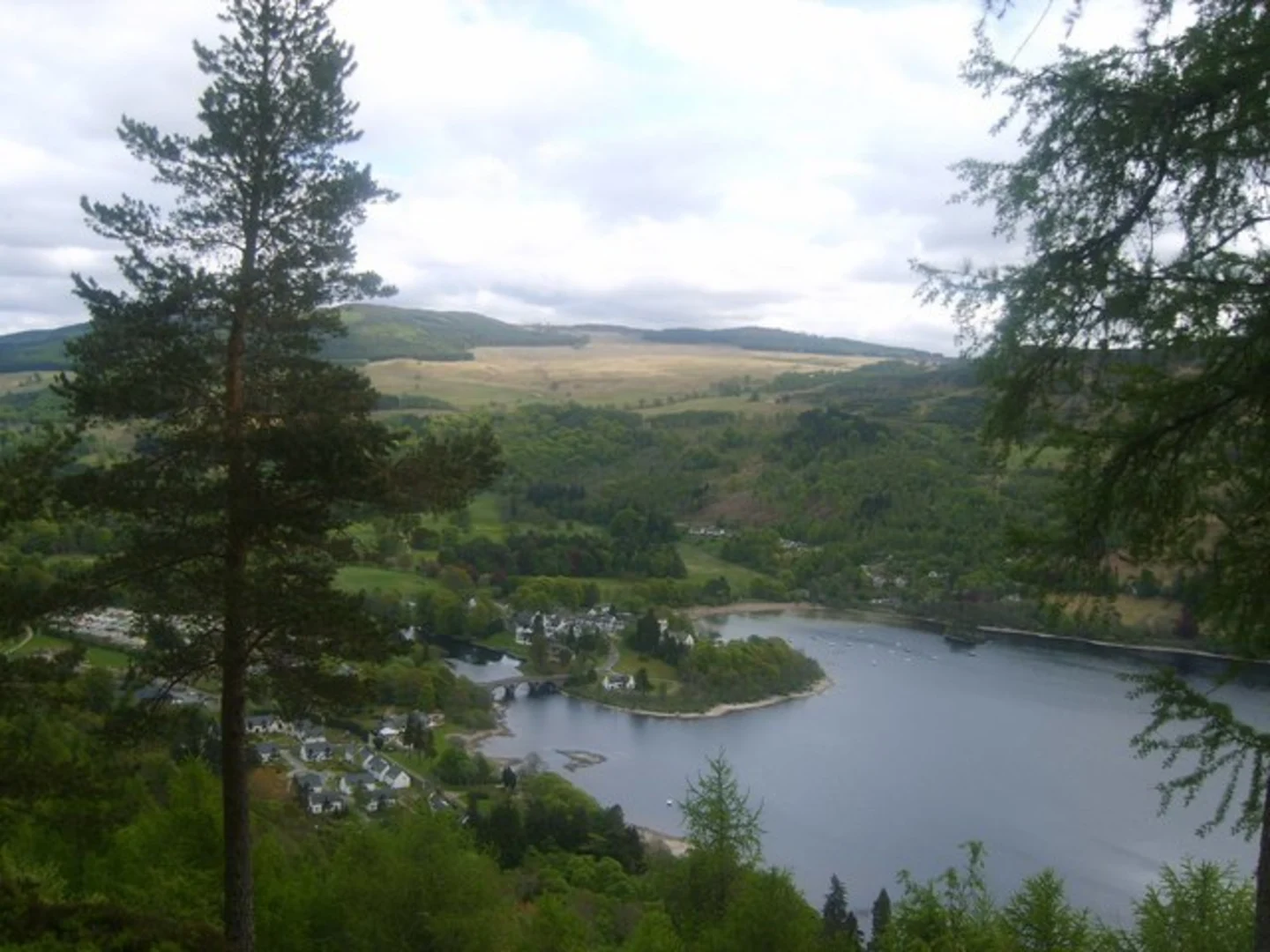An image depicting the trail Black Rock Trail from Loch Tay and its surrounding area.