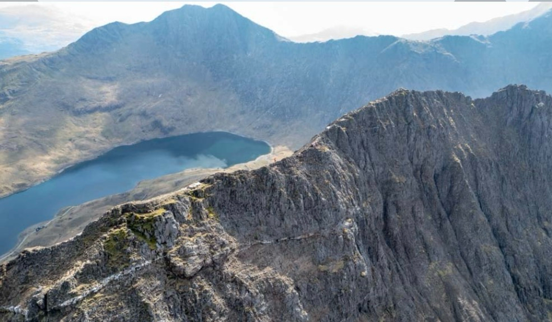 An image depicting the trail Welsh 3000’s and its surrounding area.