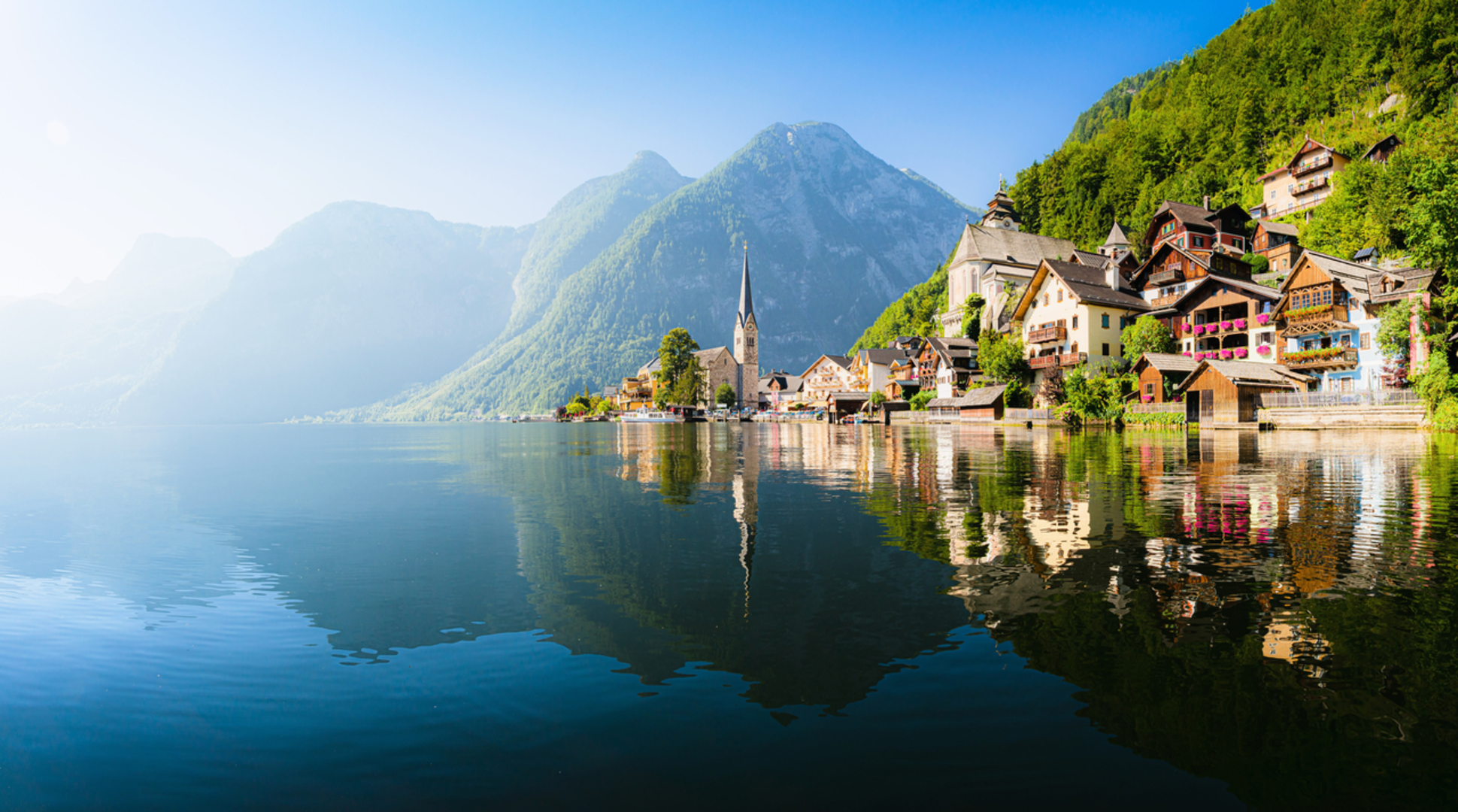 An image depicting the trail Hallstatt - Echern Waterfalls and its surrounding area.