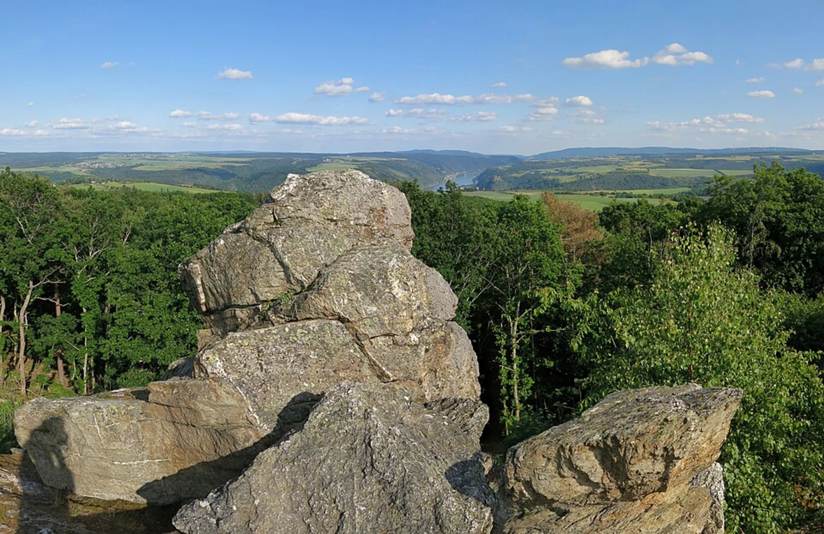 An image depicting the trail Spitzenstein and Backneck via Butterweg and Naturlehrpfad and its surrounding area.