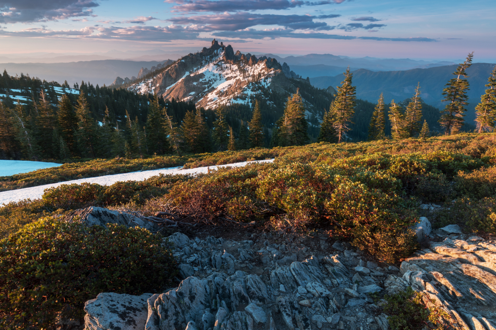 An image depicting the trail Castle Dome via Crags Trail and its surrounding area.