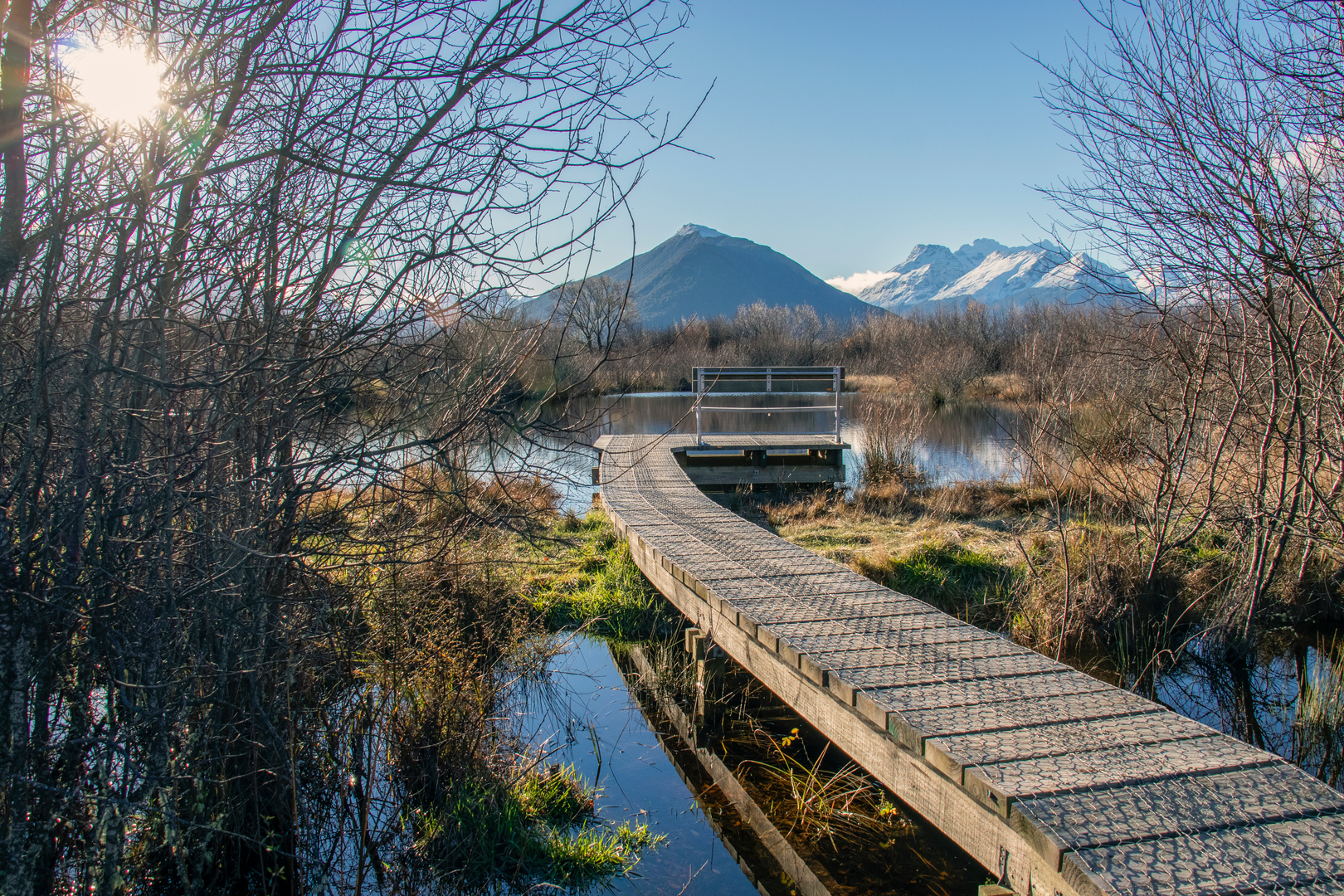 An image depicting the trail Glenorchy Walkway and its surrounding area.