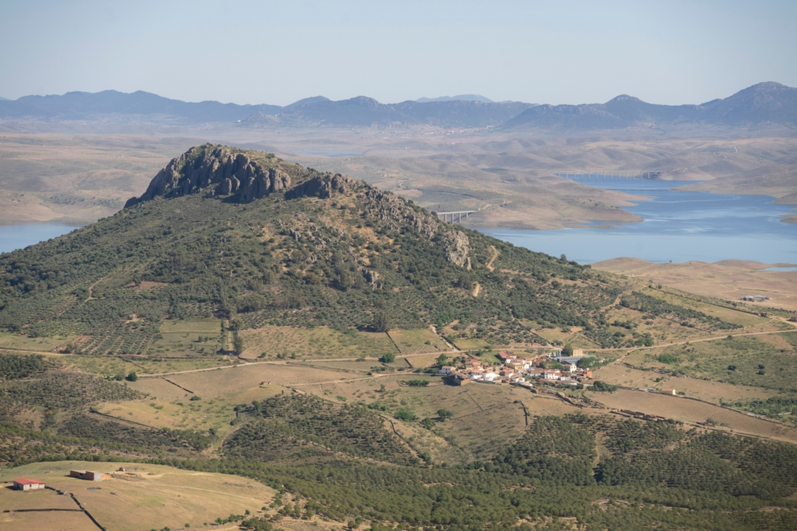An image depicting the trail Masatrigo Botanical Trail SL BA 198 and its surrounding area.