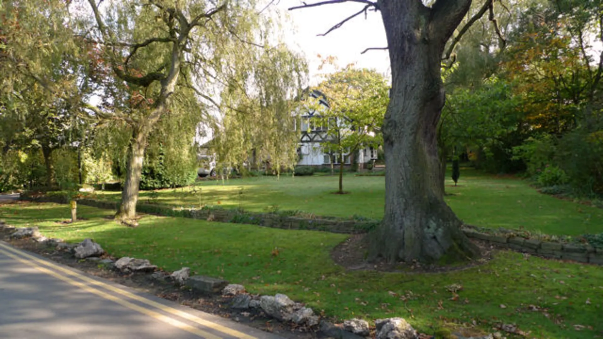 An image depicting the trail Bruntwood Park Loop and its surrounding area.