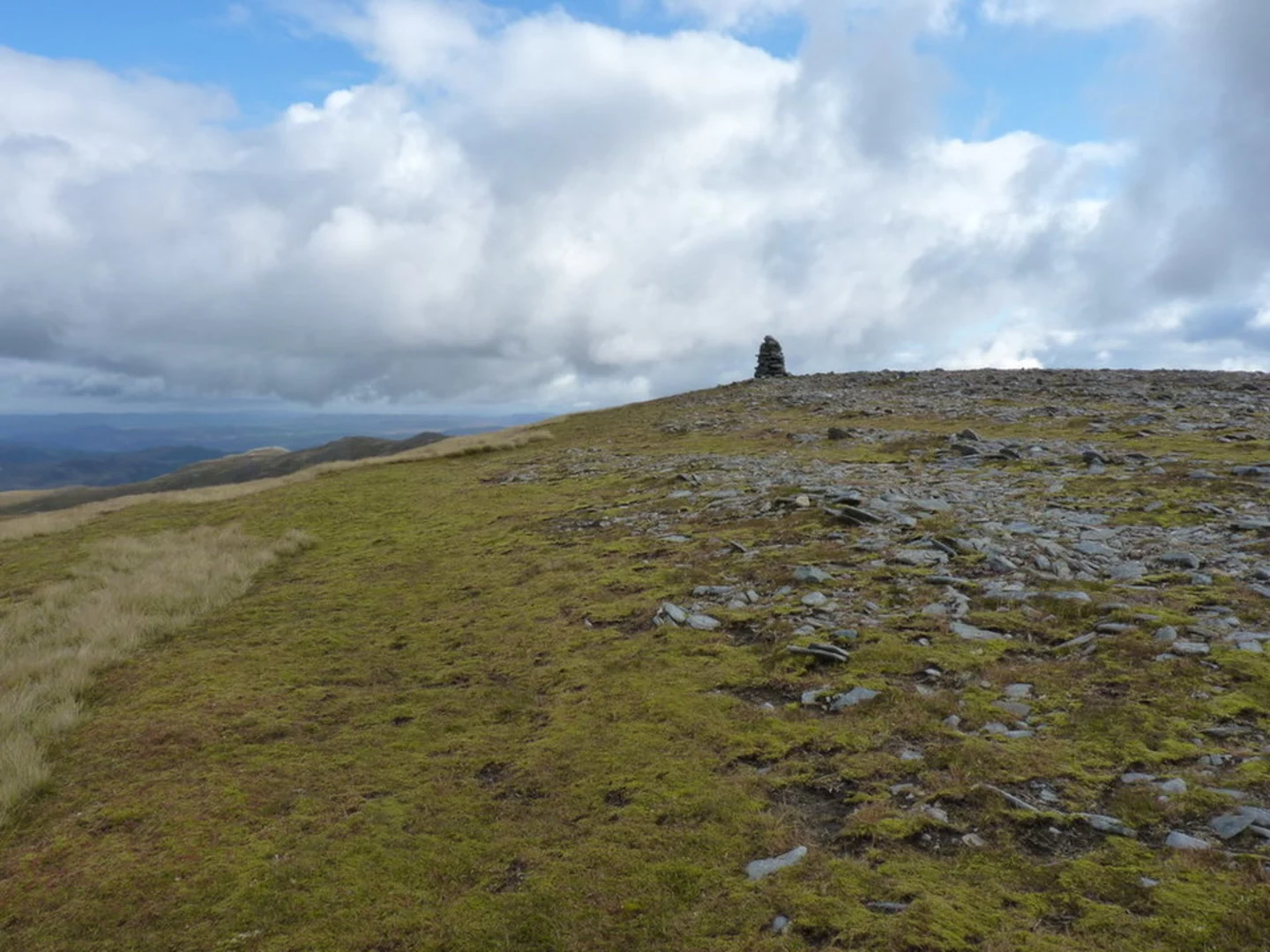 An image depicting the trail Aonach Shasuinn and its surrounding area.