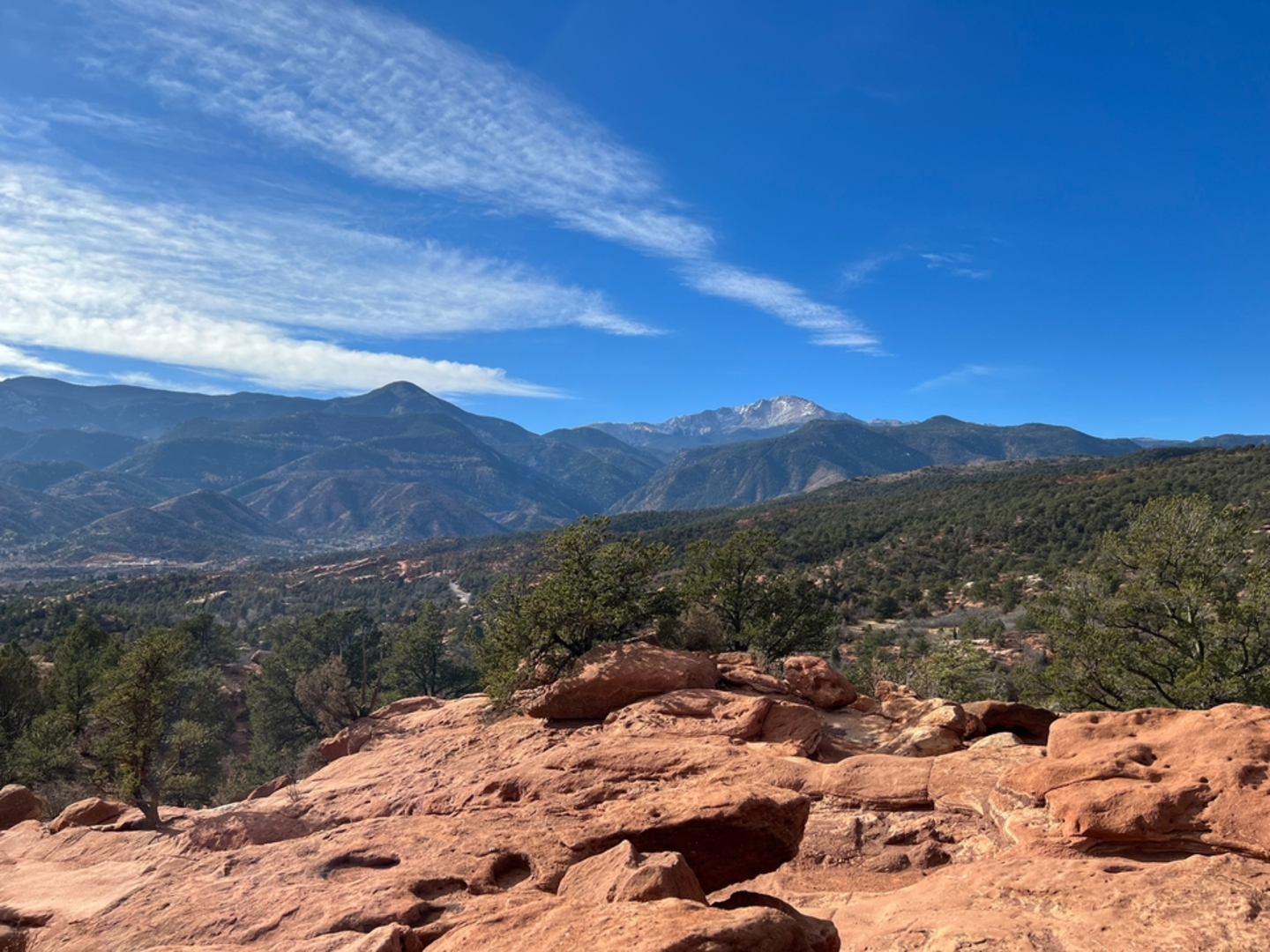 An image depicting the trail Siamese Twins Loop Trail and its surrounding area.