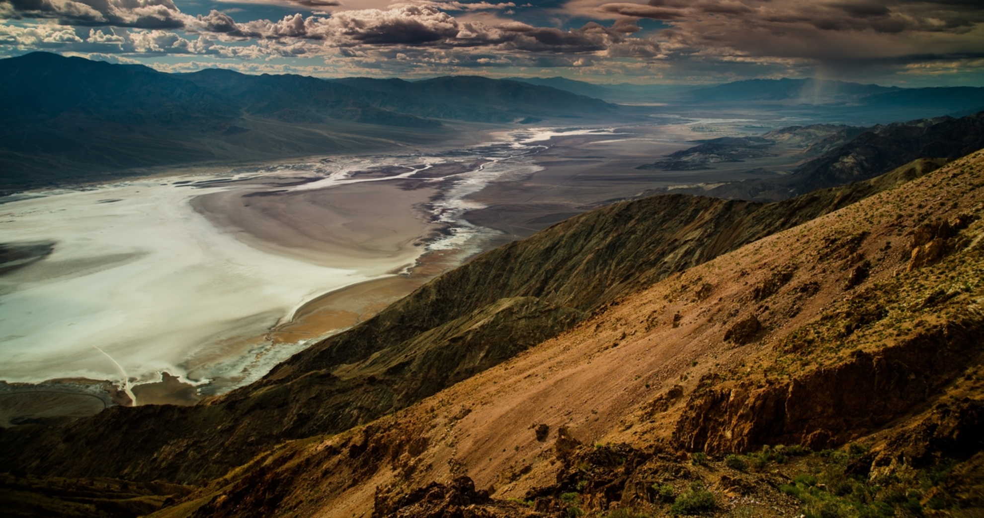 An image depicting the trail Dante's View and its surrounding area.
