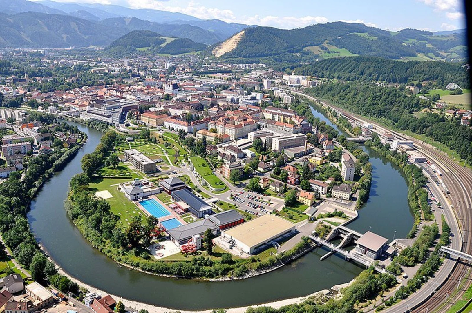 An image depicting the trail Häuselbergrunde Leoben and its surrounding area.