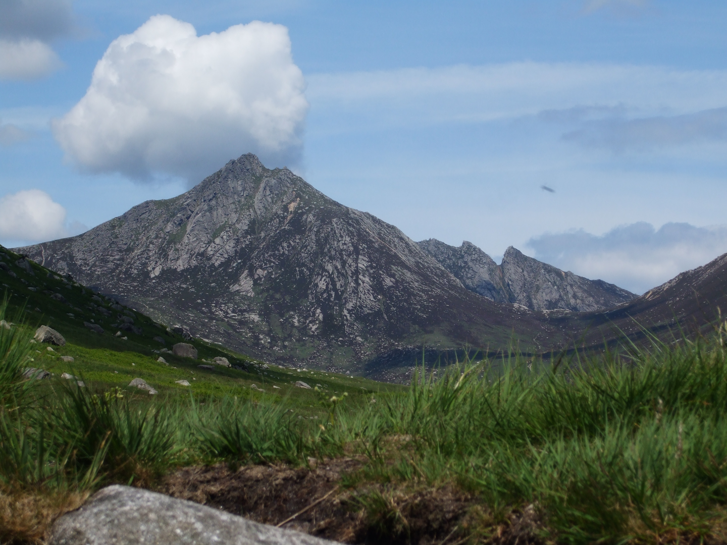 An image depicting the trail Sannox Bay to Brodick Bay via Glen Sannox, Cir Mhor, Glen Rosa and Glenshurig Bridge and its surrounding area.