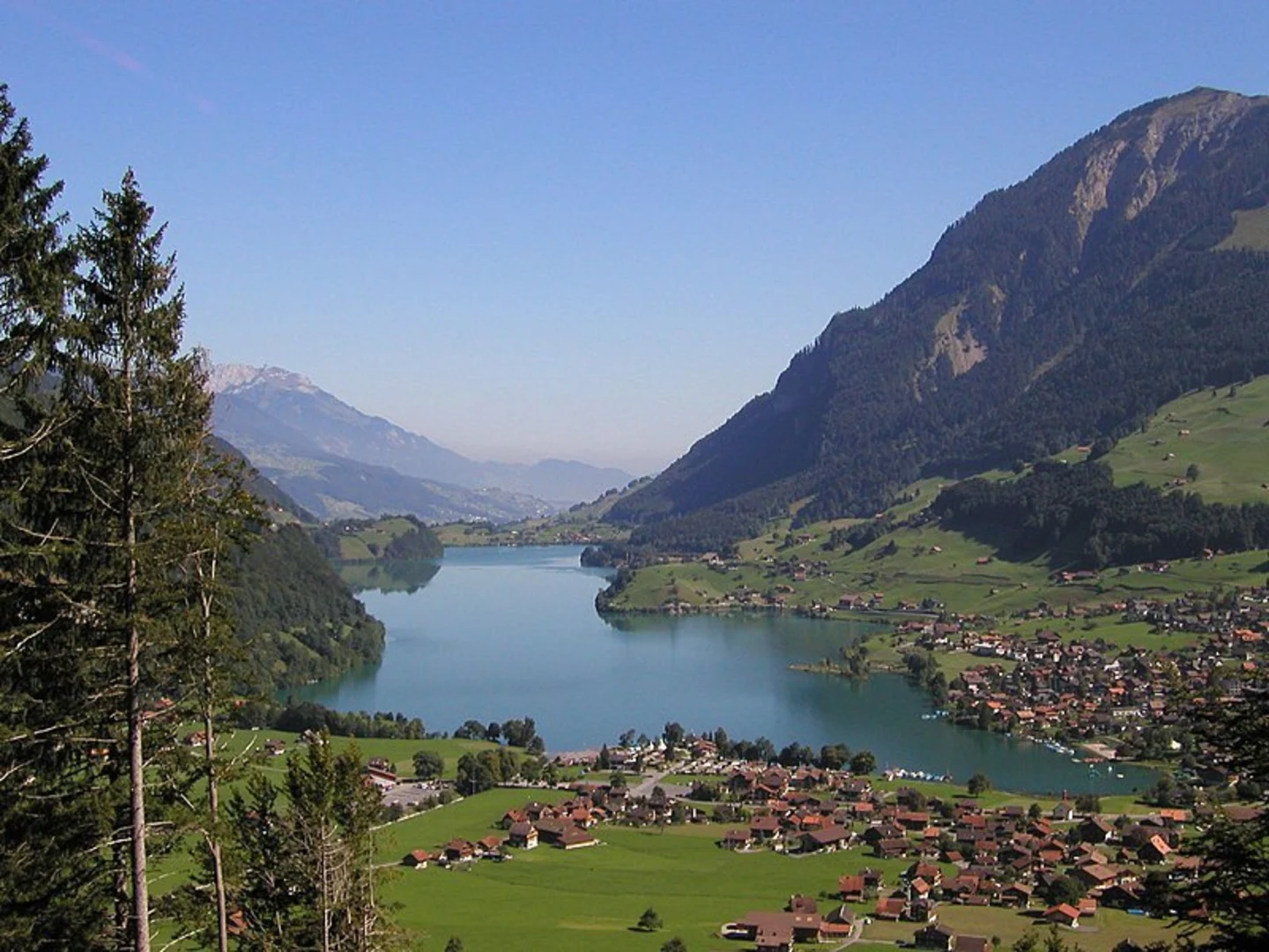 An image depicting the trail Wiler Vorsass to Oberland Fjord and its surrounding area.