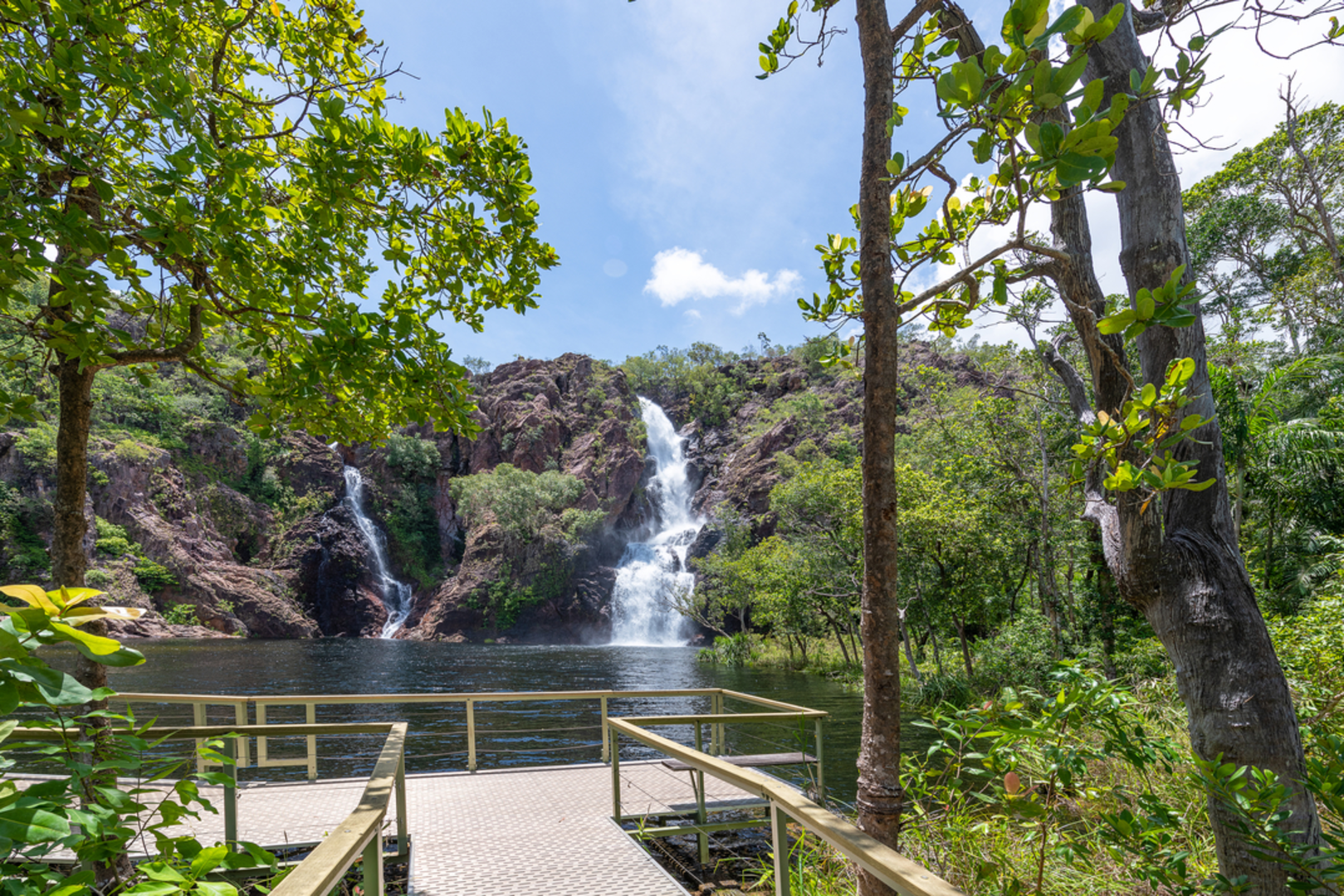 An image depicting the trail Cascades Wangi Loop Trail and its surrounding area.