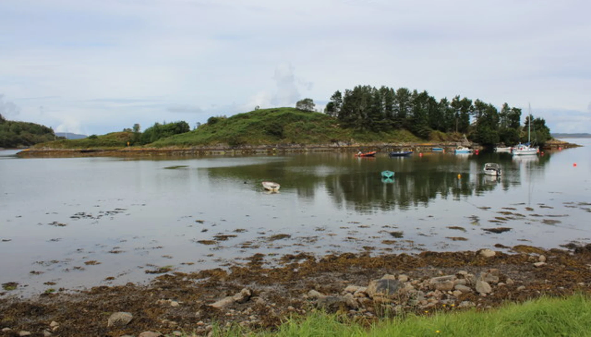 An image depicting the trail Castle Dounie Loop from Crinan and its surrounding area.