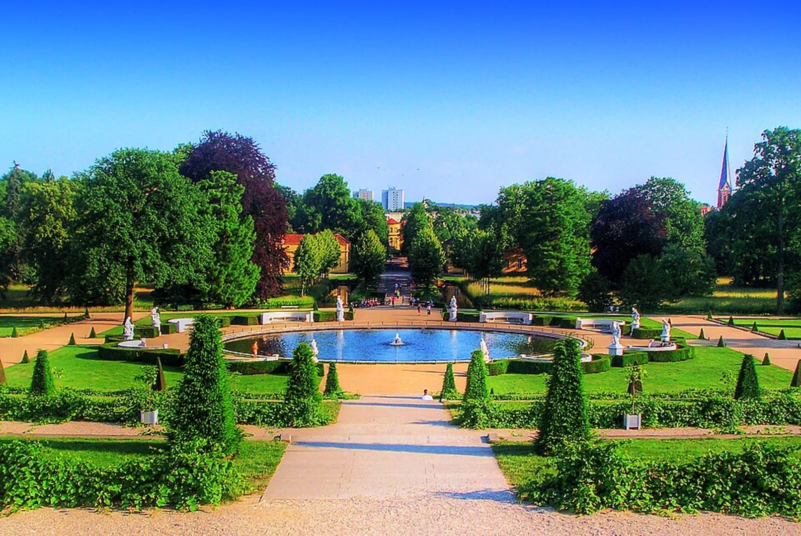 An image depicting the trail Great Fountain and Sanssouck Park via Stadwanderroute and its surrounding area.