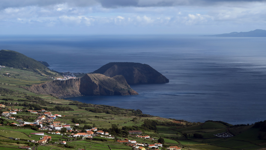 Ponte Velha and Lagoa do Cerro Loop