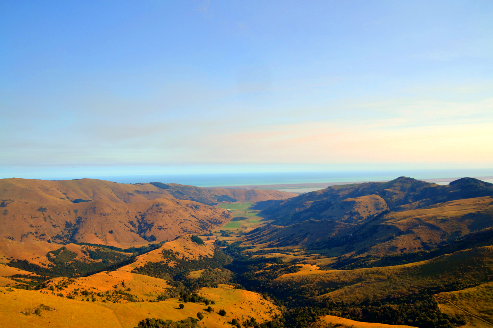 An image depicting the trail Packhorse Hut via Mount Herbert Walkway and its surrounding area.