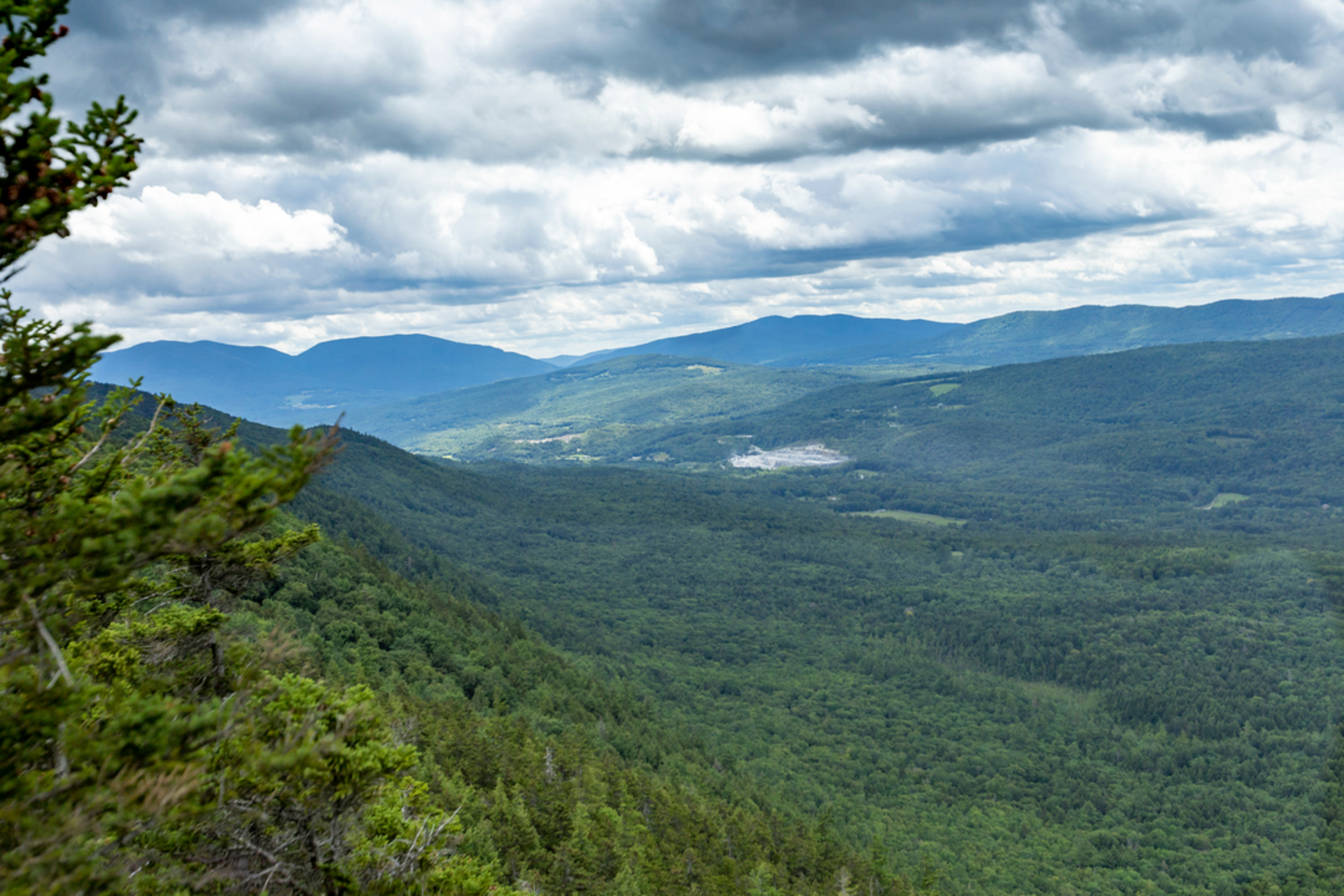 An image depicting the trail Ice Beds Trail and its surrounding area.