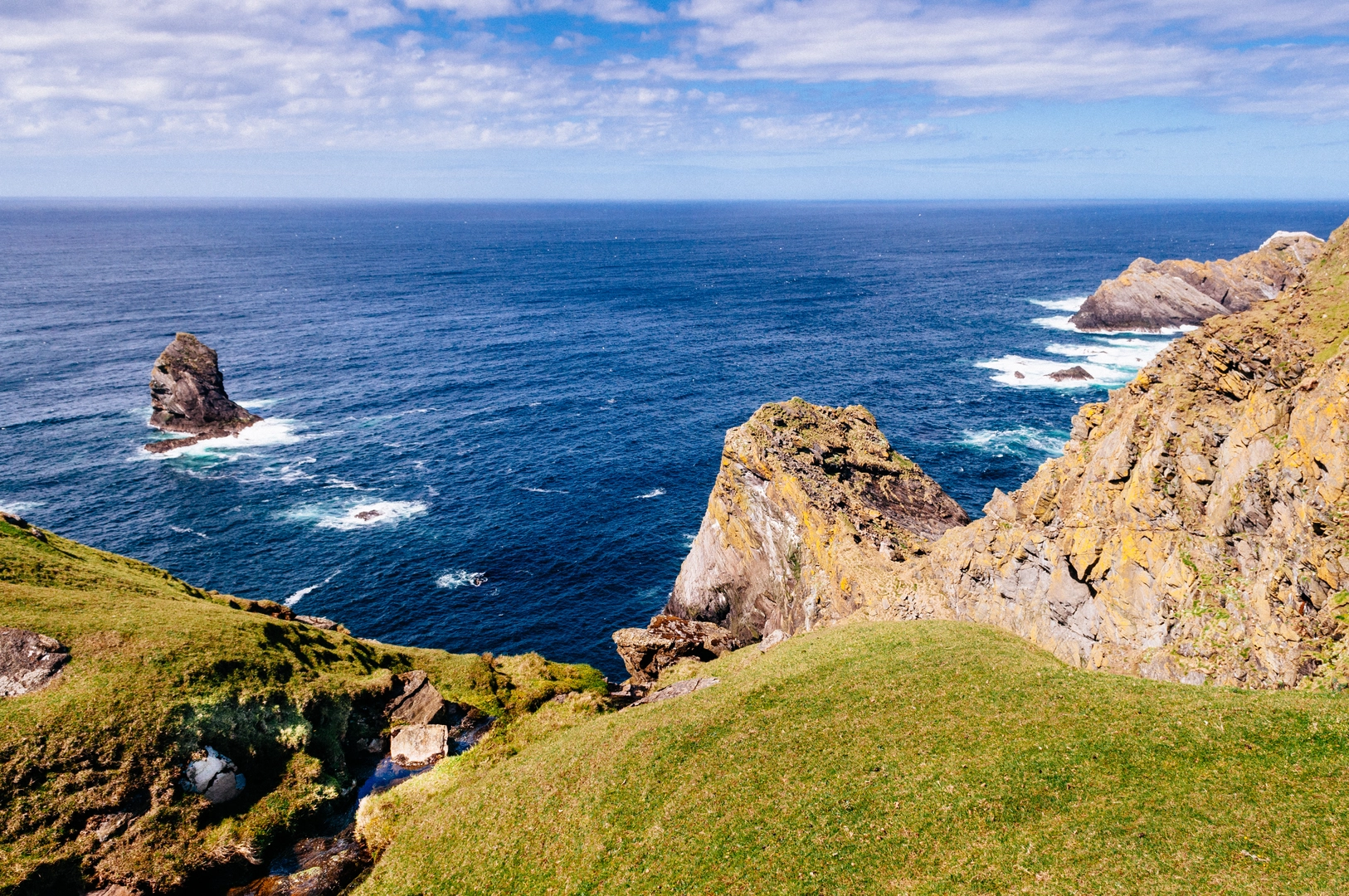 An image depicting the trail Loch of Cliff, Wood Wick, Ayre of Tonga and Tooa Stack Loop and its surrounding area.
