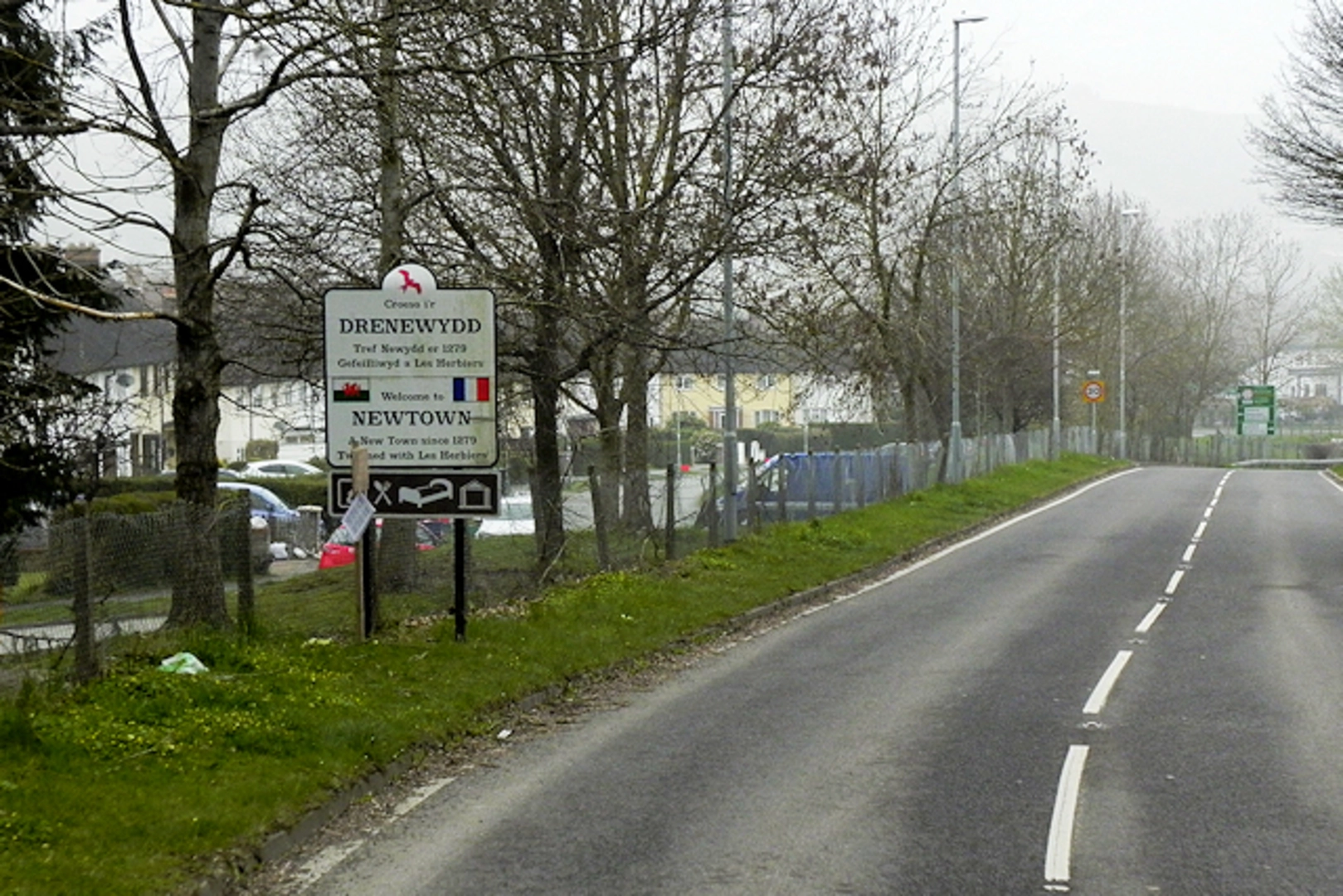 An image depicting the trail Fachwen Pool from Newtown - Y Drenewydd and its surrounding area.