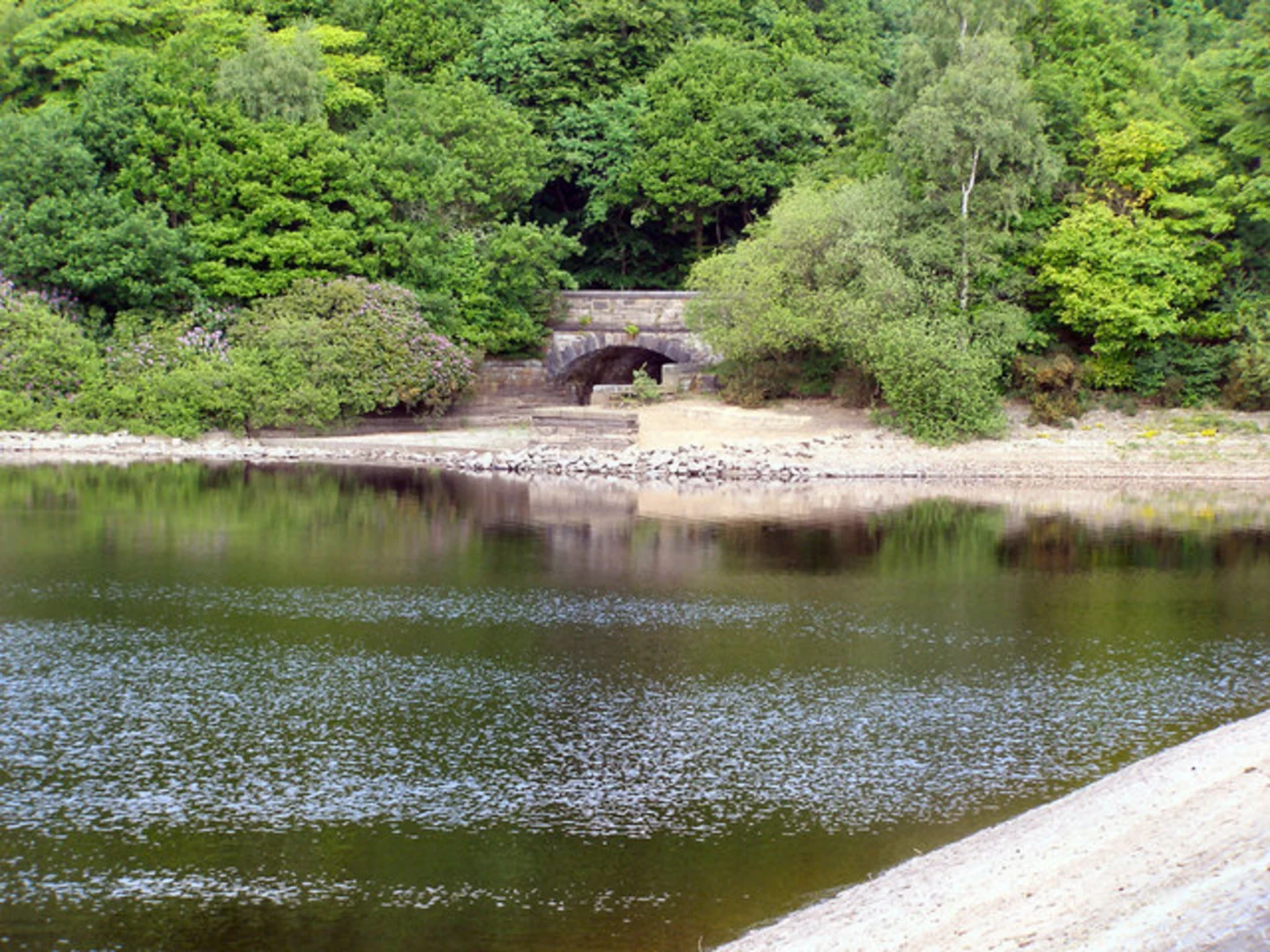 An image depicting the trail Hordern Stoops to Great Hanging Bridge along River Yarrow and its surrounding area.