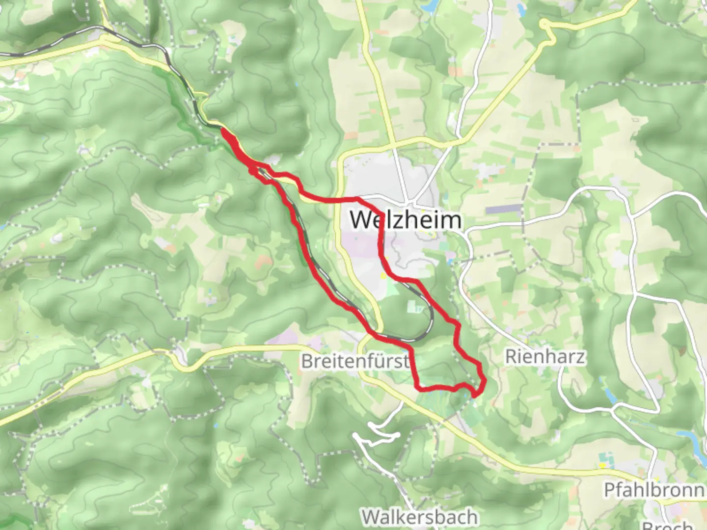 An image depicting the trail Bahnerlebnispfad and Zum Aichstrutsee and its surrounding area.