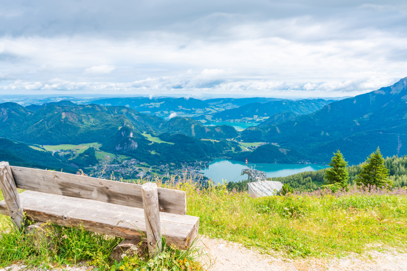 An image depicting the trail Schafberg Mountain via Purtschellersteig Path and its surrounding area.