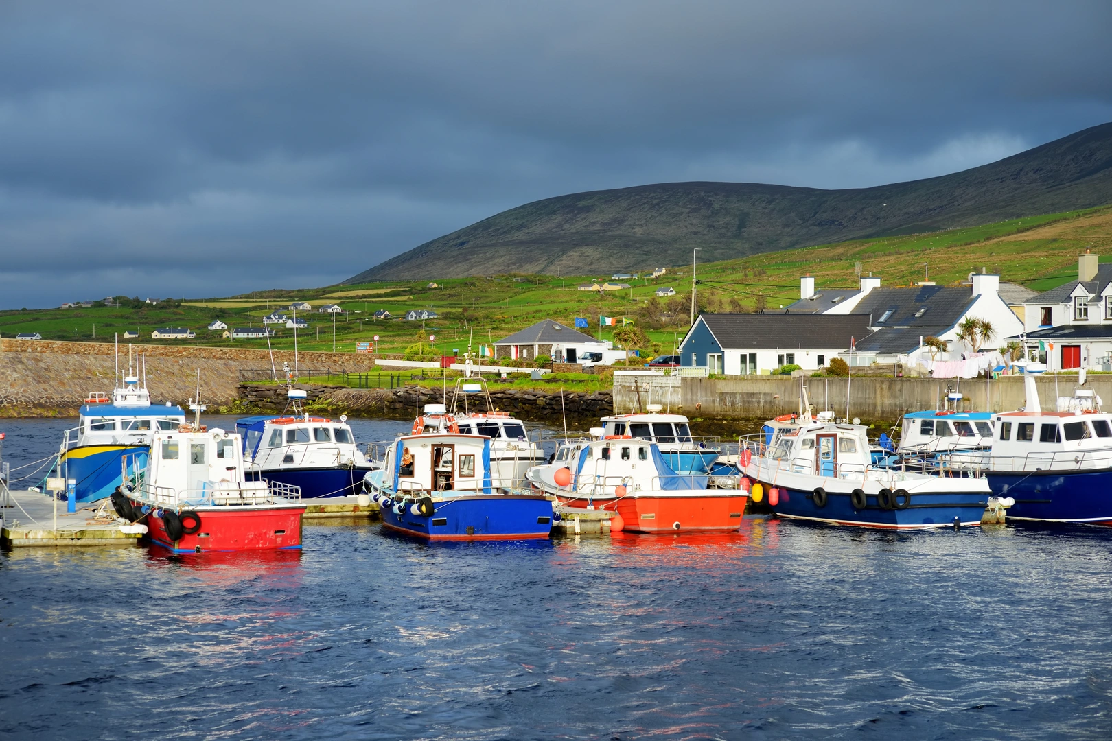 An image depicting the trail Portmagee Knockeenawaddra Loop Walk and its surrounding area.