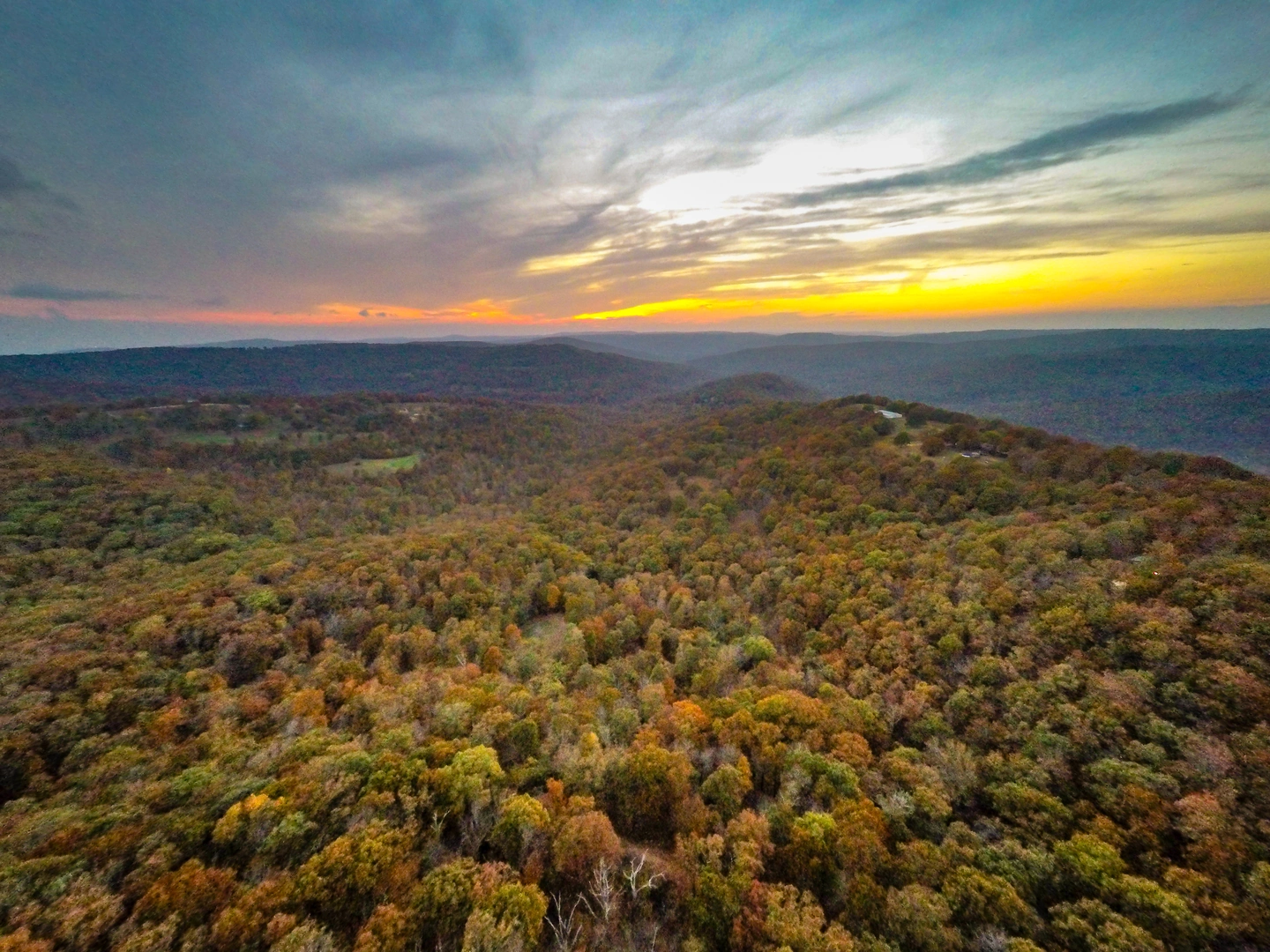 An image depicting the trail Ozark Highlands Trail and its surrounding area.