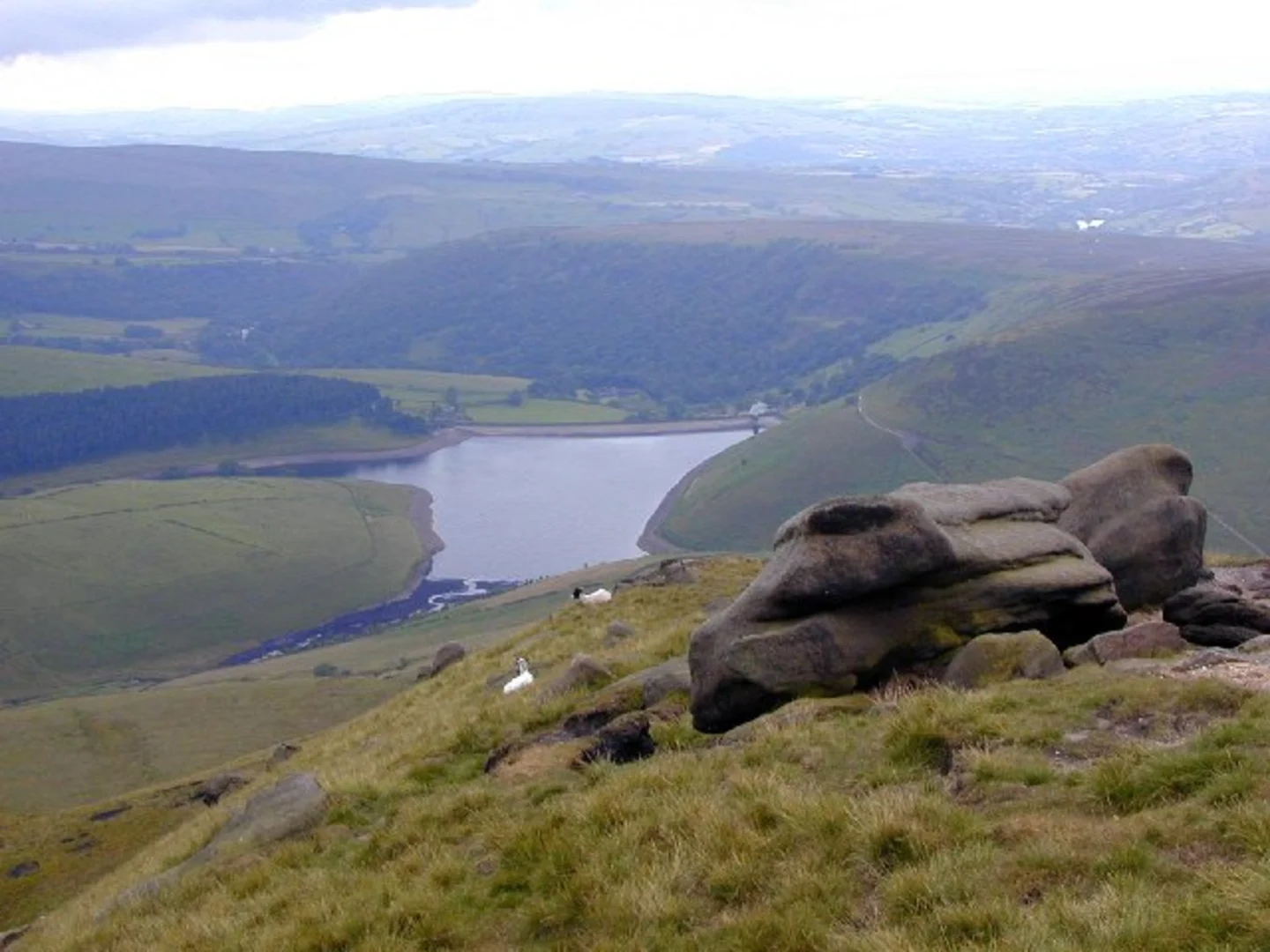 An image depicting the trail Kinder Reservoir, Kinder Downfall and KInder Low Loop from Hill Houses and its surrounding area.