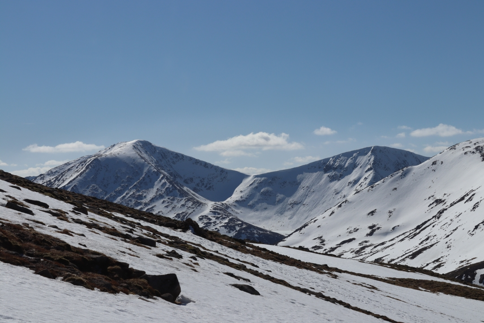 An image depicting the trail Cairn Toul and its surrounding area.