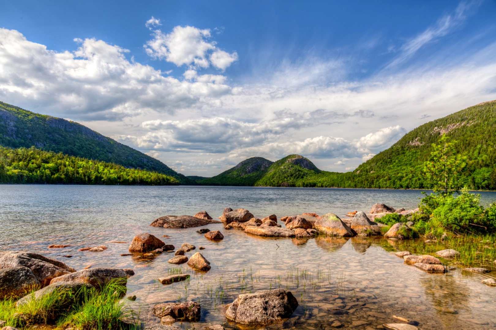 An image depicting the trail Jordan Pond and Pemetic Mountain Loop and its surrounding area.