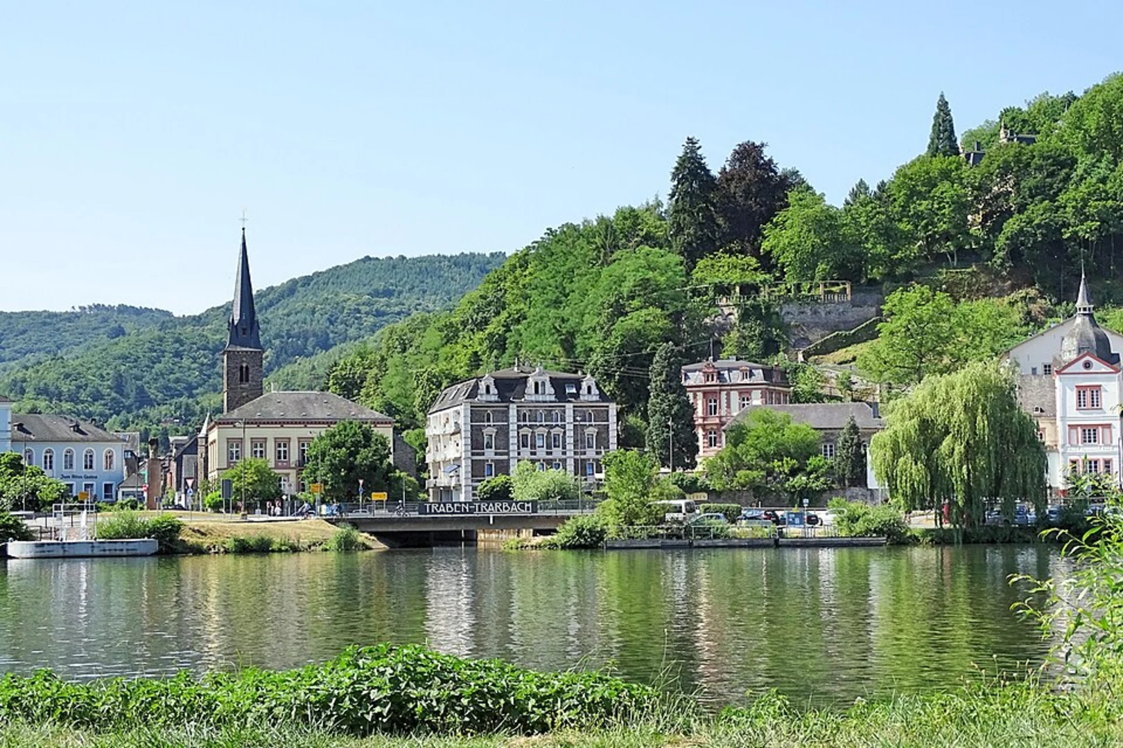 An image depicting the trail Eulenwerk and Wolfer Kanzel via Untelspfad and Am Kohnert and its surrounding area.