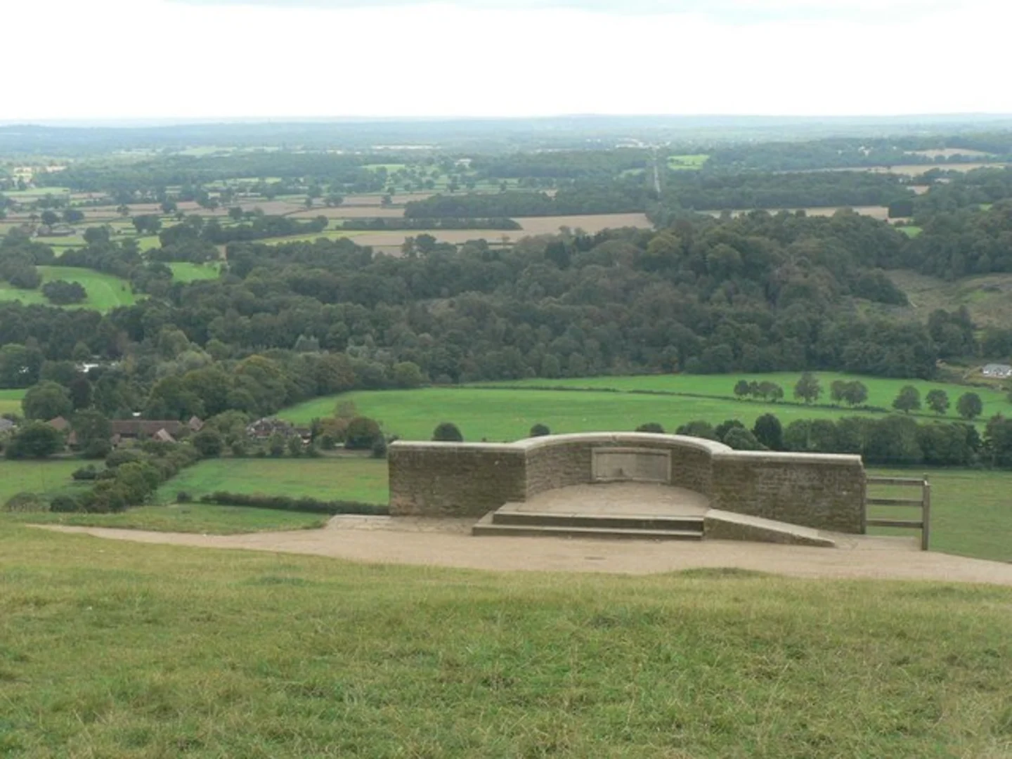An image depicting the trail Box Hill Viewpoint, Stepping Stones and Pasture Wood via Mole Gap Trail and its surrounding area.