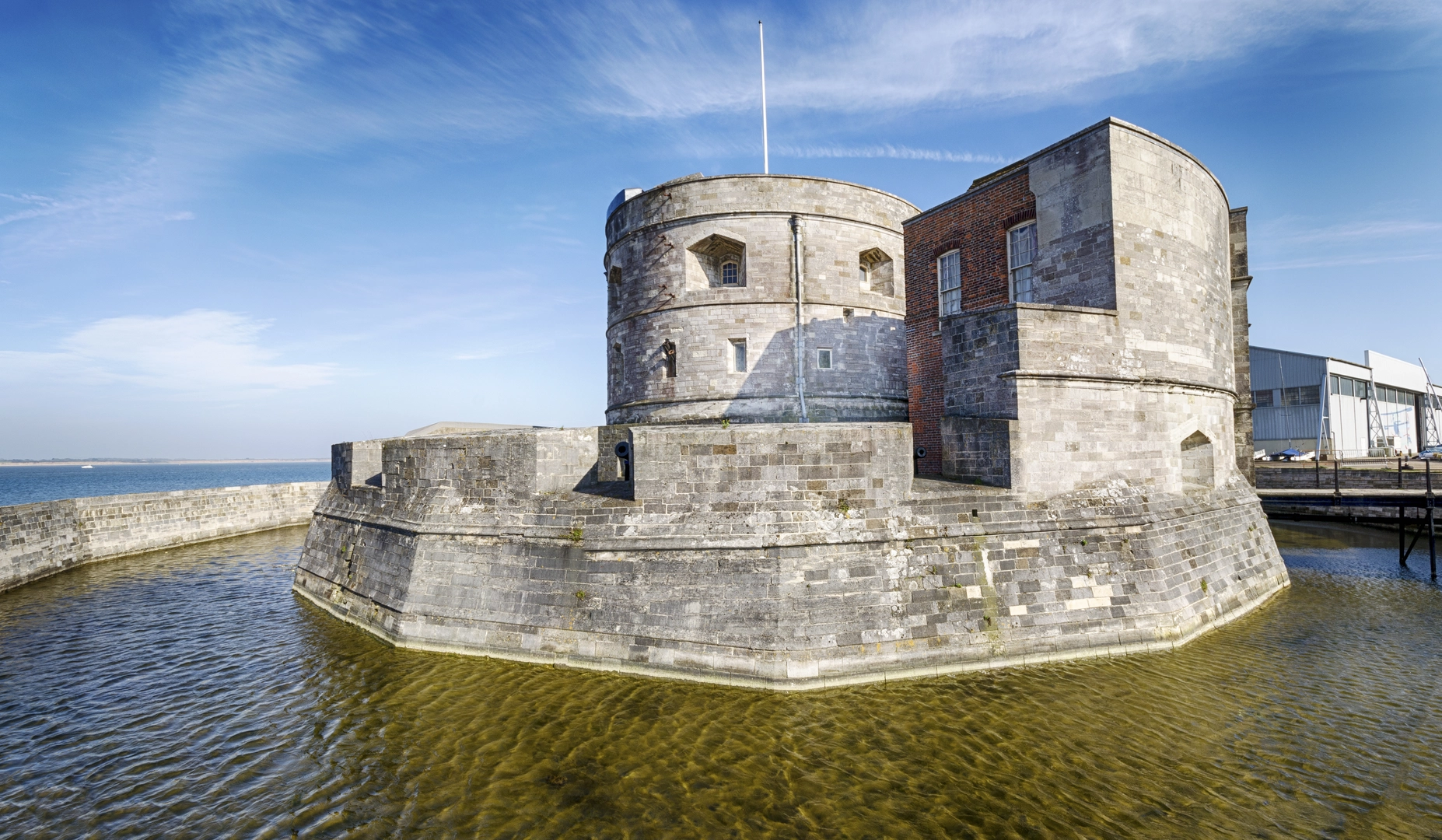 An image depicting the trail Ashlett Creek to Calshot Spit Walk and its surrounding area.