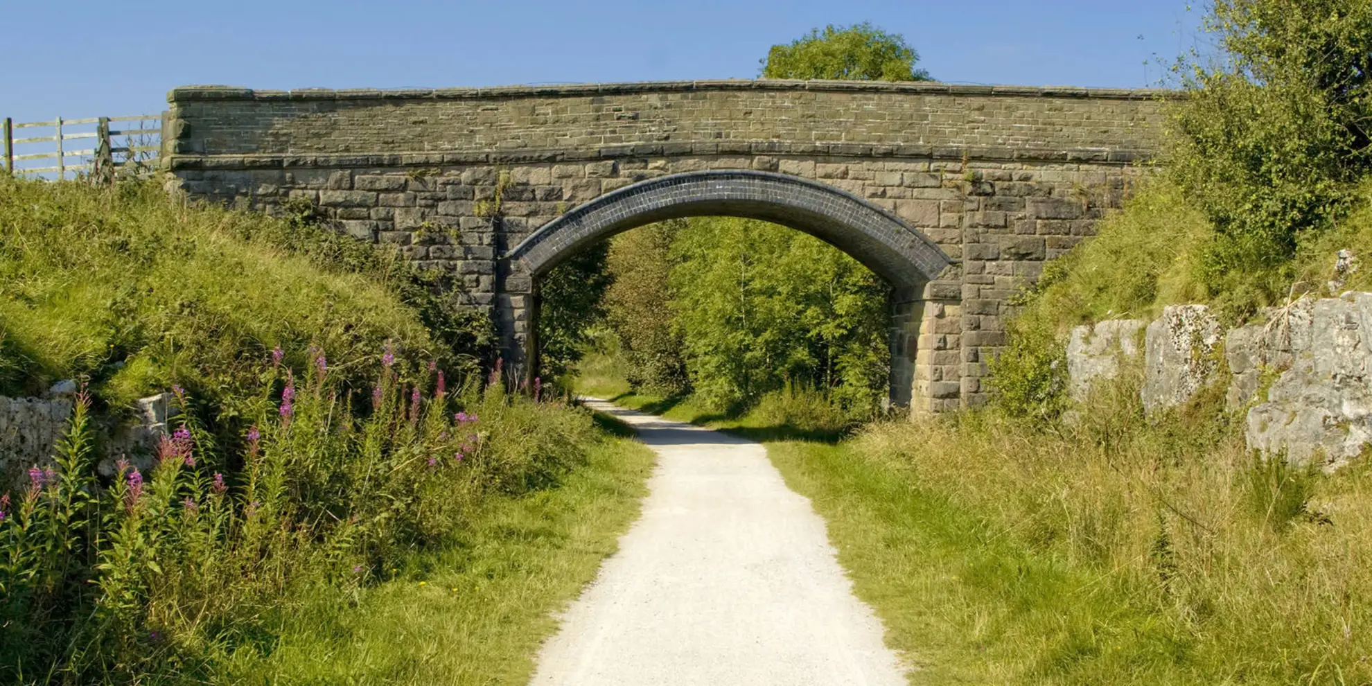 An image depicting the trail Tissington Trail - Hartington to Parsley Hey and its surrounding area.