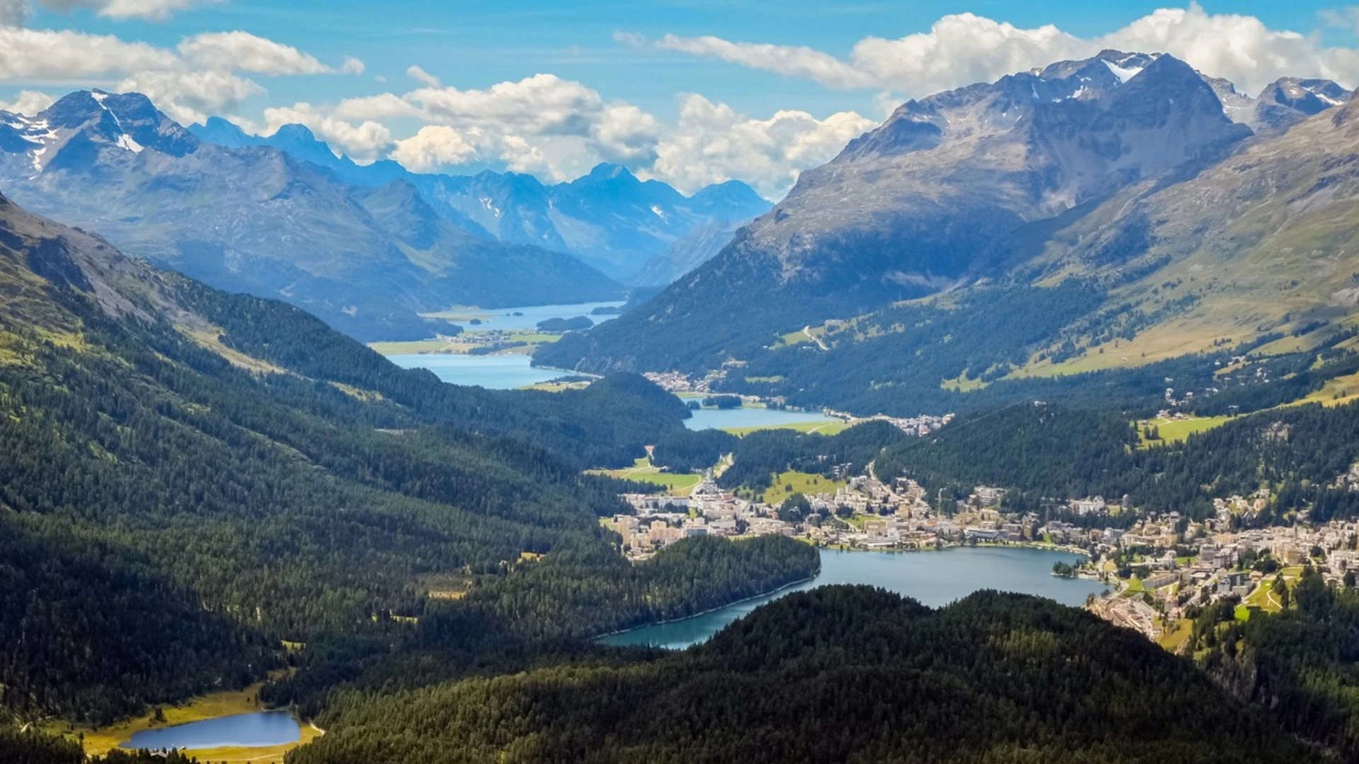 An image depicting the trail Bernina Trek and its surrounding area.