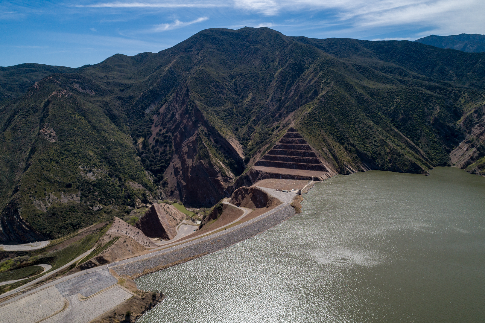 An image depicting the trail Piru Creek Trail and its surrounding area.