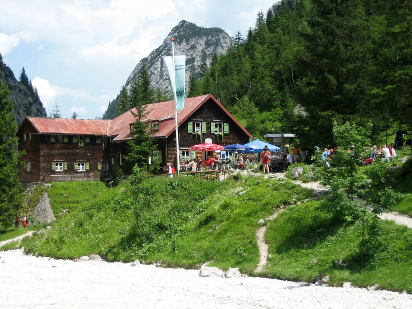An image depicting the trail Höllentalangerhütte Walk from Hammersbach and its surrounding area.