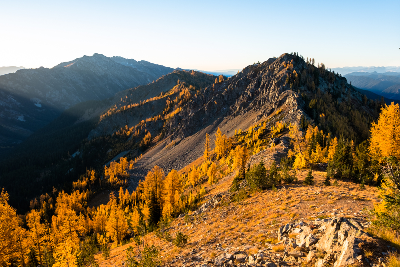 An image depicting the trail Ice Creek to Ice Lake Trail and its surrounding area.