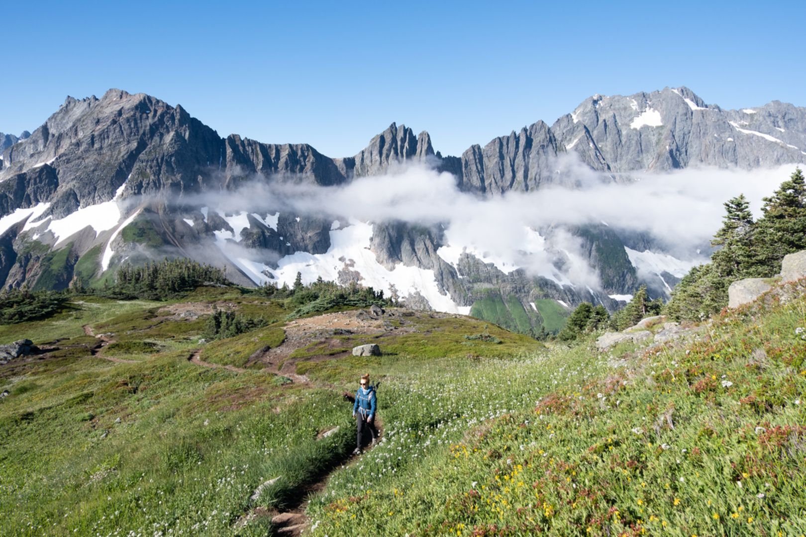 An image depicting the trail Doubtful Lake via Cascade Pass Trail and its surrounding area.
