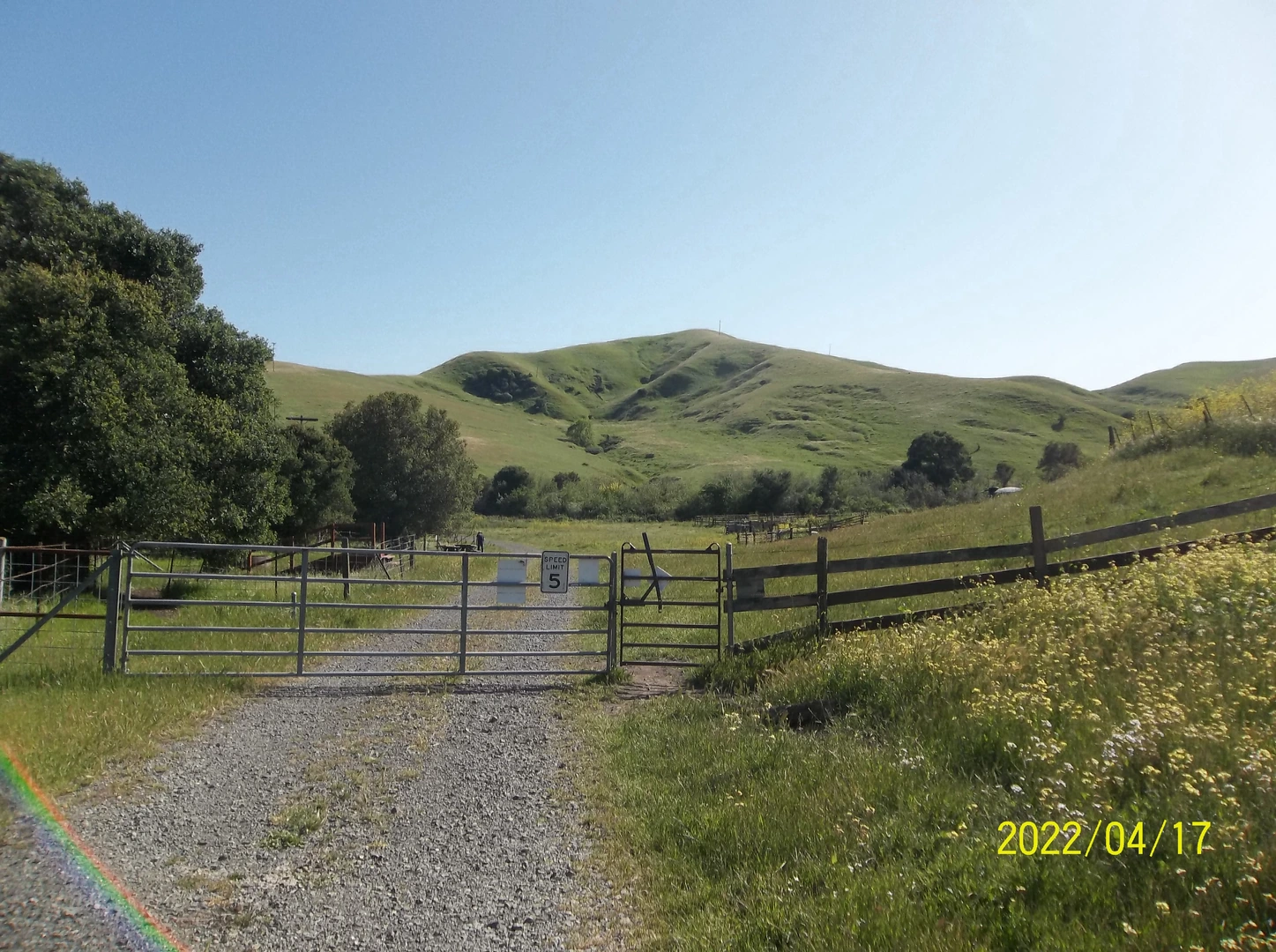 An image depicting the trail North Ridge - Middle Valley Loop Trail and its surrounding area.