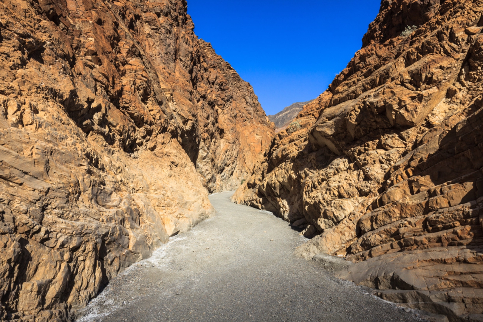 An image depicting the trail Mosaic Canyon Trail and its surrounding area.