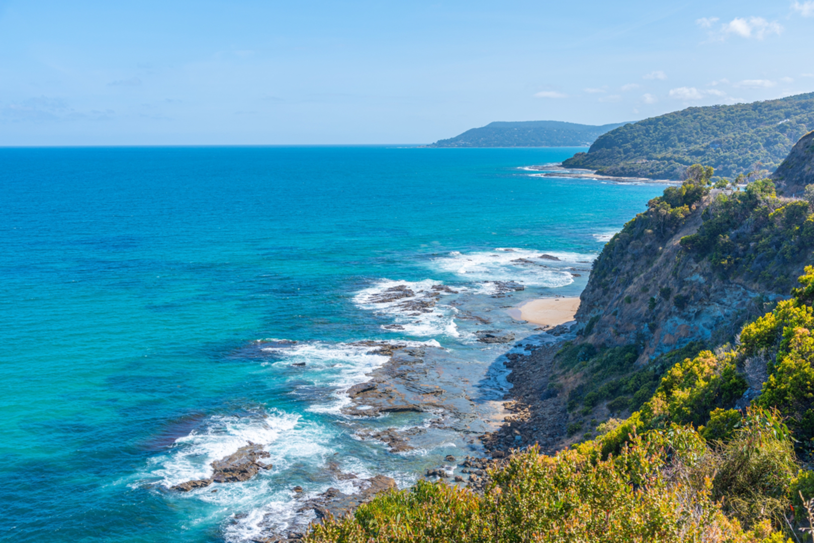 An image depicting the trail Aireys Eastern View Trail and its surrounding area.