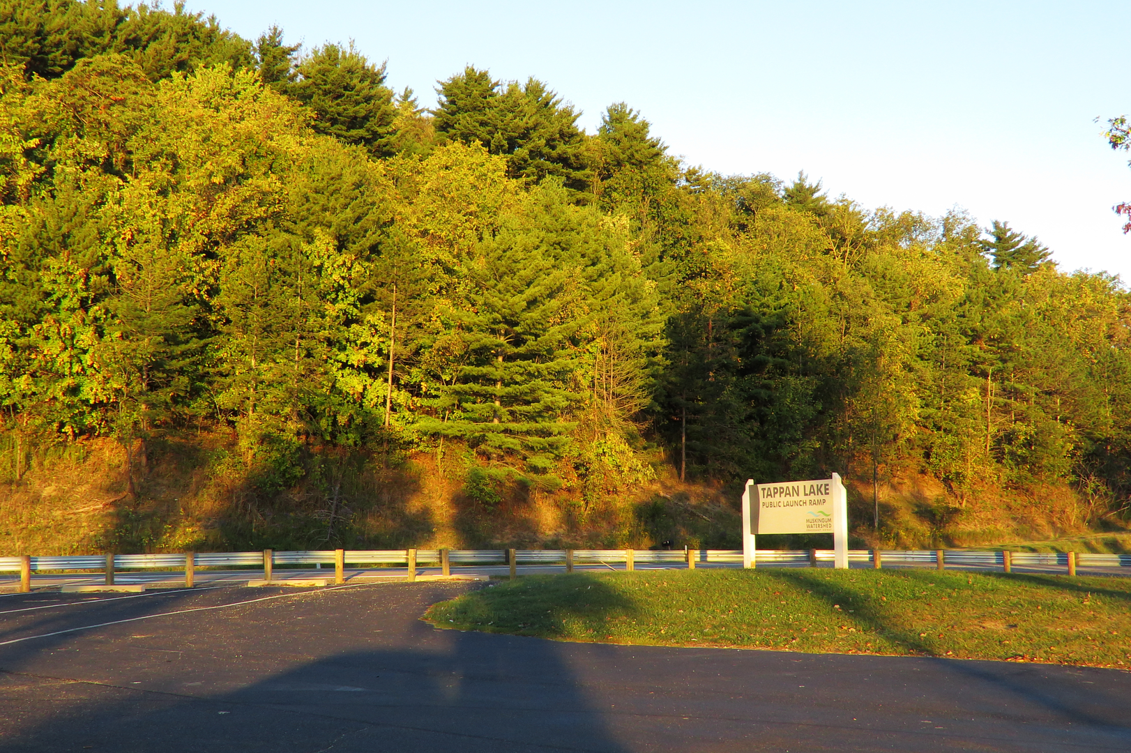 An image depicting the trail Wye Bay via Buckeye Trail and its surrounding area.