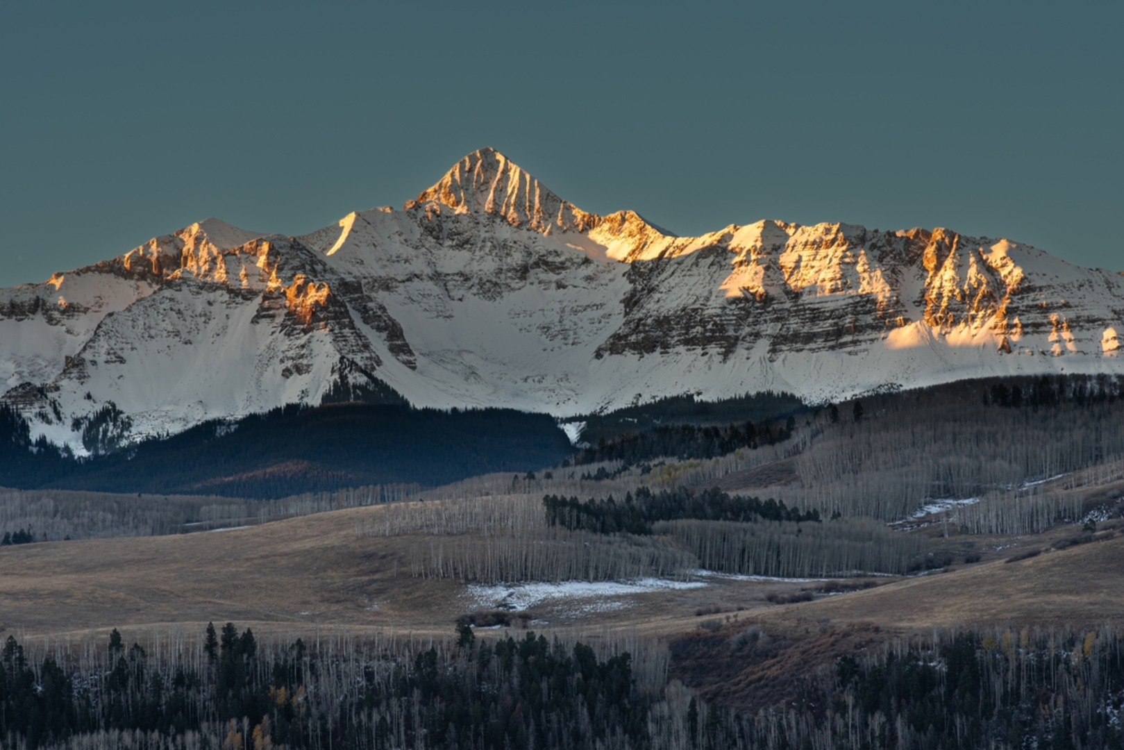 An image depicting the trail Kilpacker Basin Trail and its surrounding area.