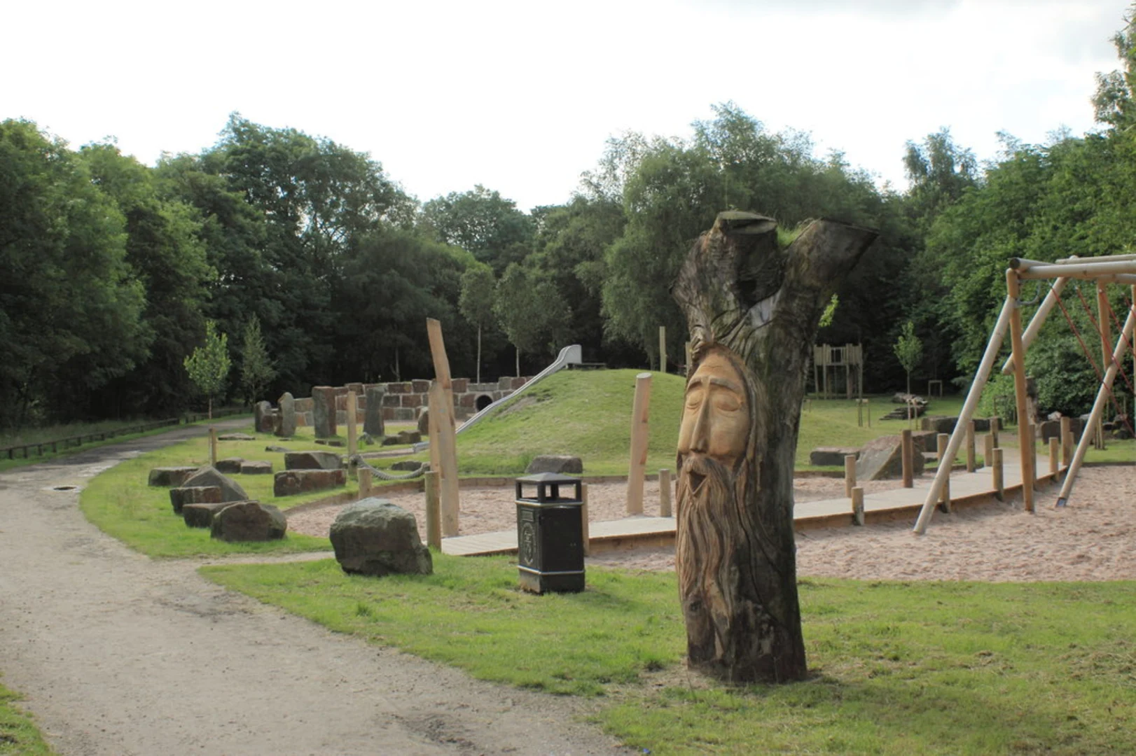 An image depicting the trail Yarrow Valley Country Park Loop and its surrounding area.