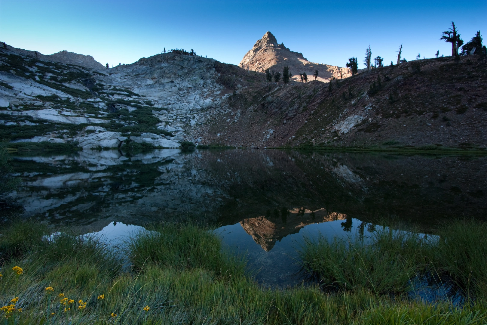 An image depicting the trail Monarch Lakes via Timber Gap Trail and its surrounding area.