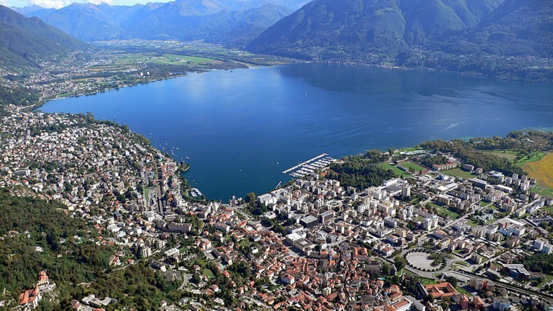An image depicting the trail Sentiero Verzasca and its surrounding area.