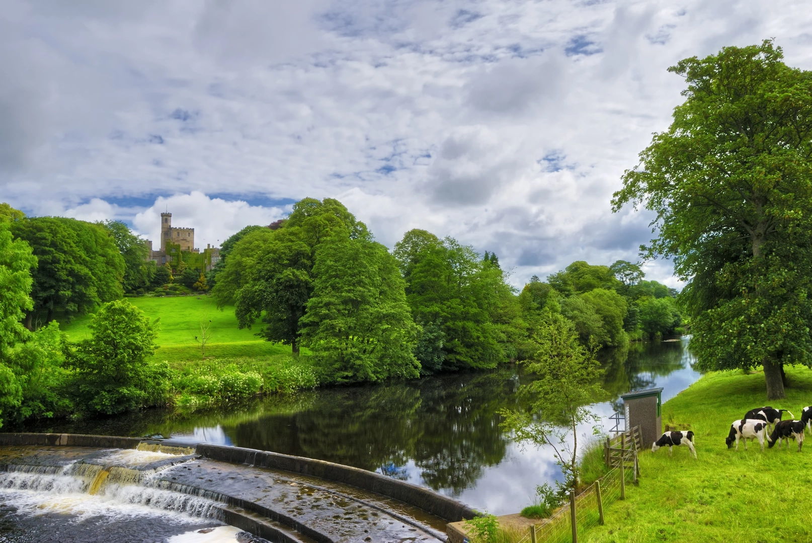 An image depicting the trail Forest of Bowland Loop from Caton - Lancashire and its surrounding area.
